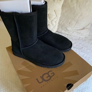 UGG CLASSIC SHORT BLACK BOOT *NEW WITH BOX*